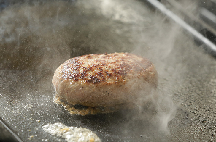 ジューシーな肉汁の佐賀牛ハンバーグ